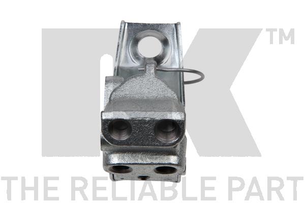 893930