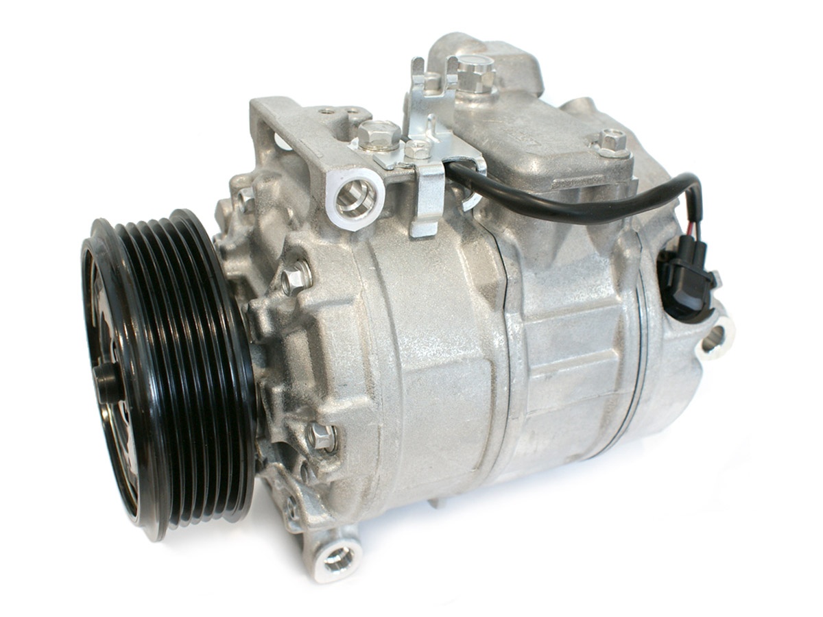 EKL32807